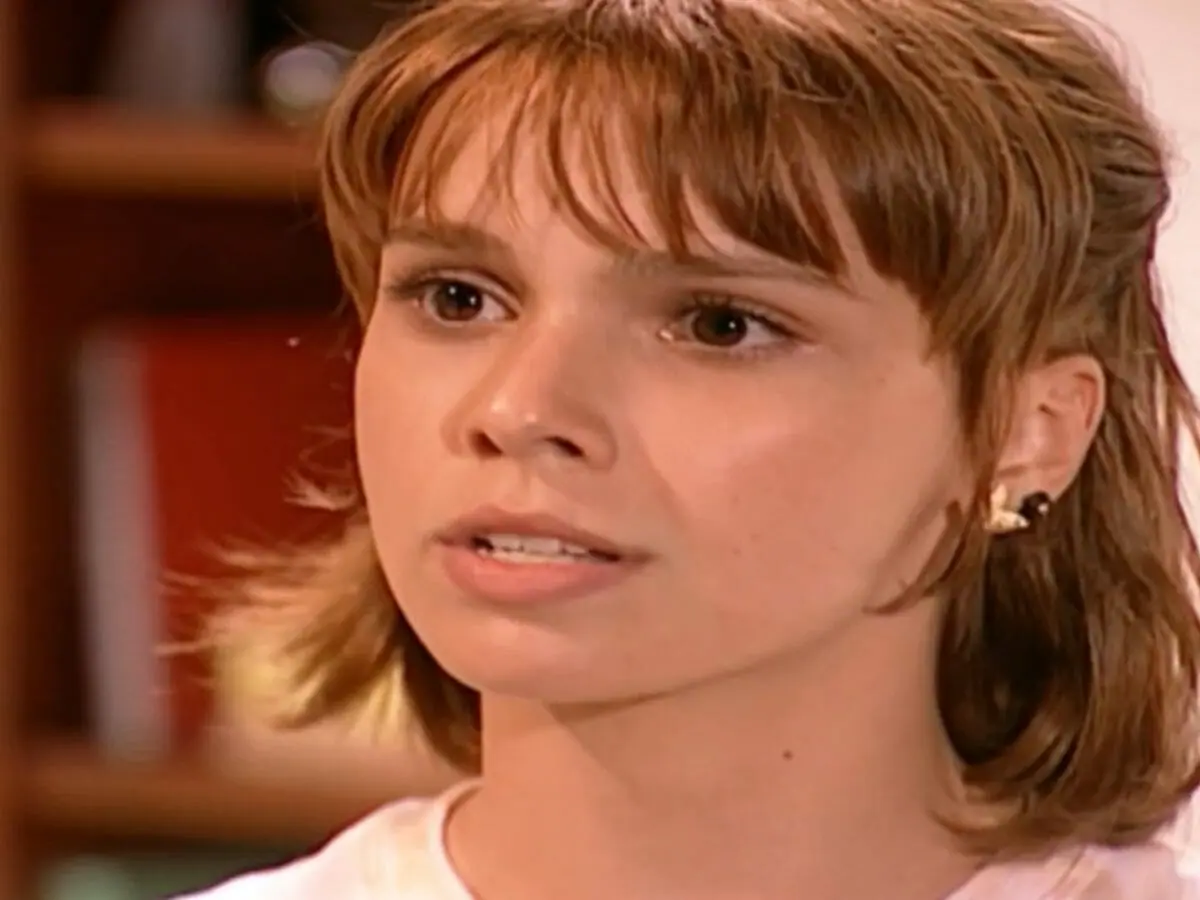 Mel (Débora Falabella) questiona Lucas (Murilo Benício) em O Clone (Reprodução)