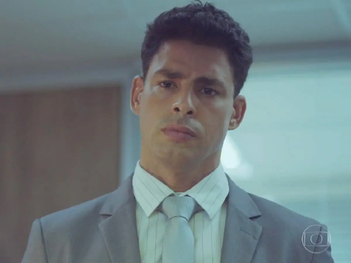 Christian (Cauã Reymond) em Um Lugar ao Sol