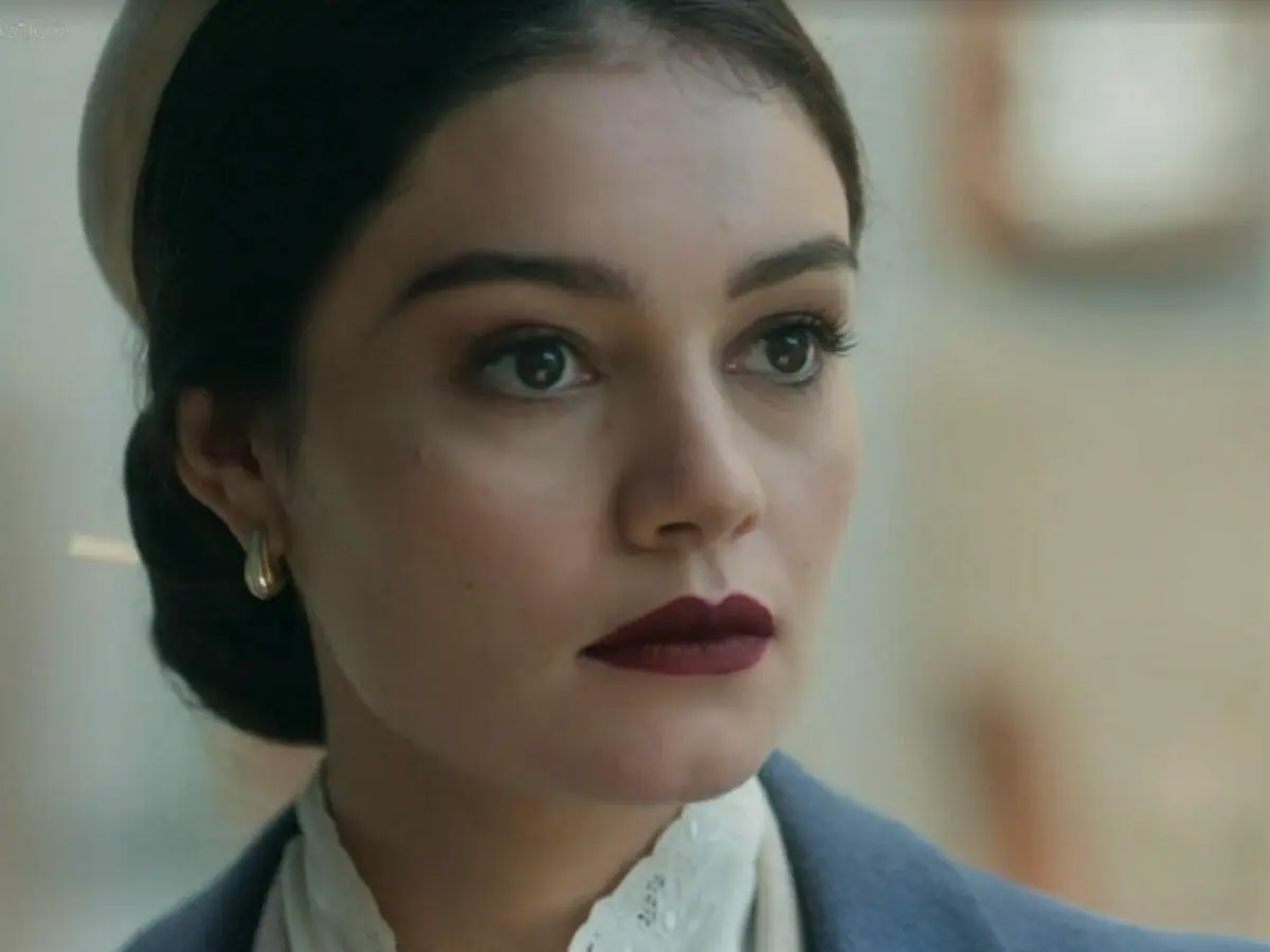 Aracy de Carvalho (Sophie Charlotte) em Passaporte Para a Liberdade