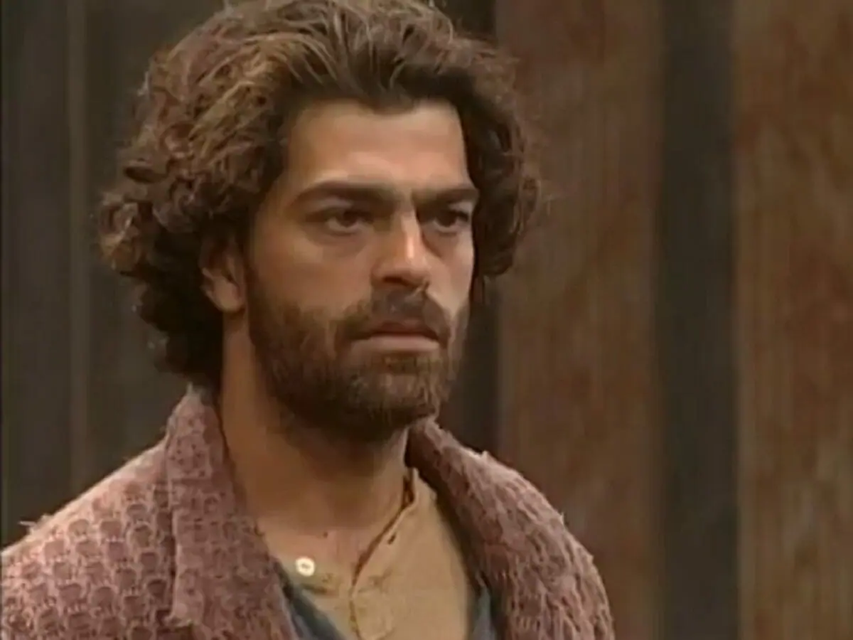 Petruchio (Eduardo Moscovis) em O Cravo e Rosa