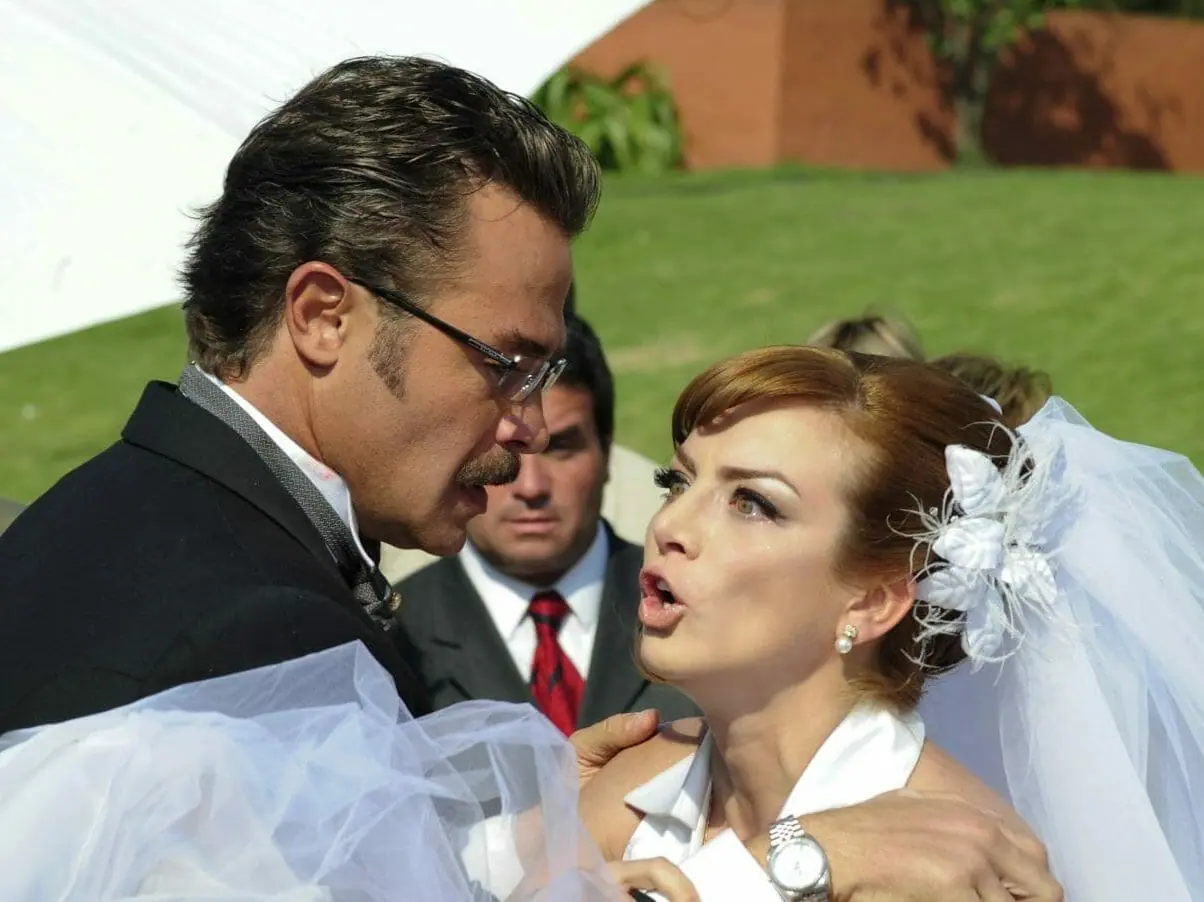 Adriano (Sergio Sendel) e Fernanda (Silvia Navarro) em Amanhã é Para Sempre (Divulgação/SBT)