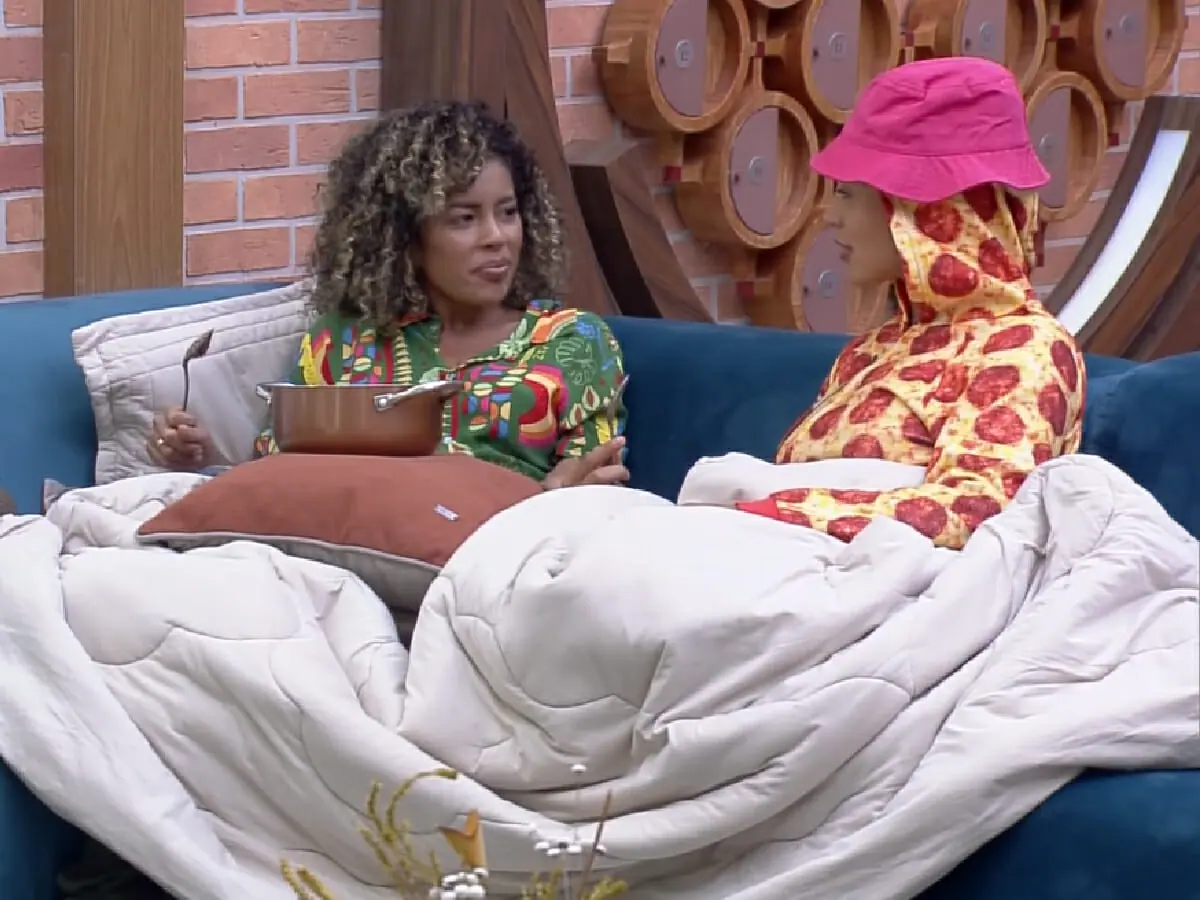 Sthefane Matos e Aline Mineiro em A Fazenda 13 (Reprodução/PlayPlus)