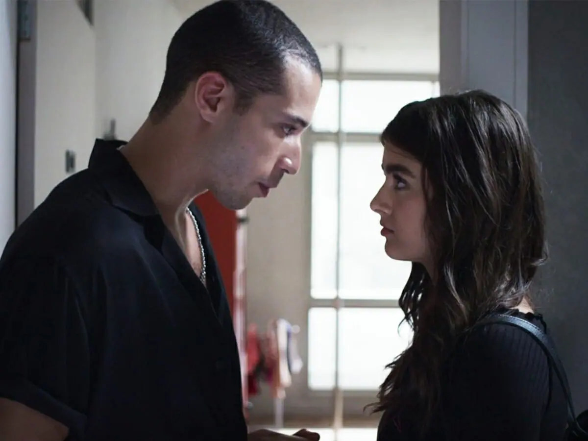 Tadeu (Gabriel Vieira) e Lara (Júlia Byrro) em Verdades Secretas 2