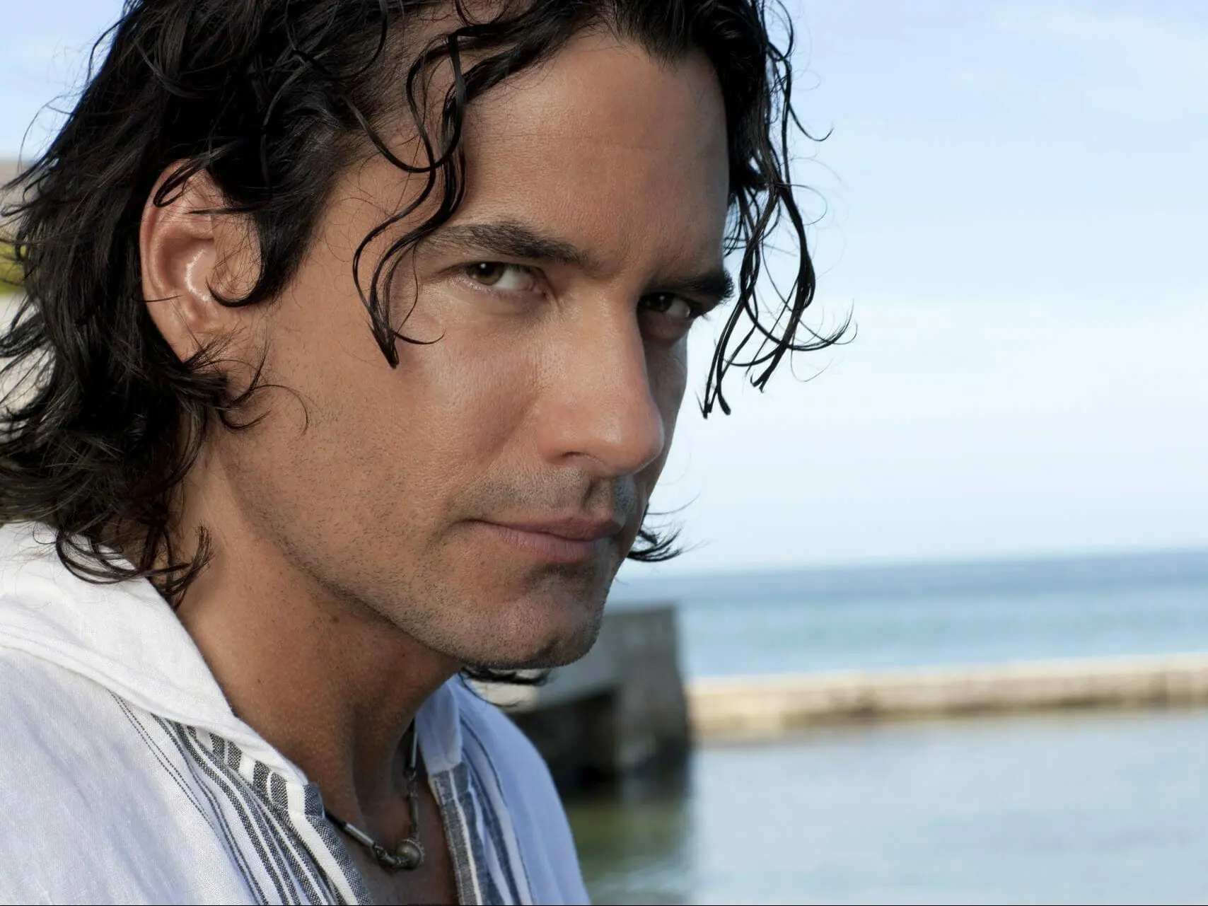 Vítor Manuel (Mario Cimarro) em Mar de Amor (Divulgação/SBT)