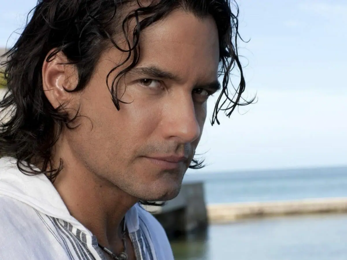 Vítor Manuel (Mario Cimarro) em Mar de Amor (Divulgação)