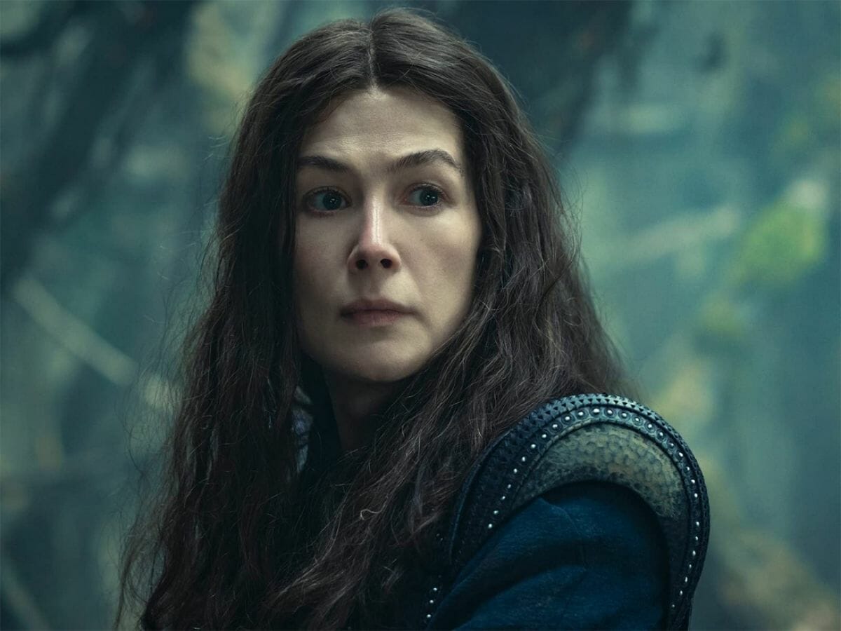 Rosamund Pike no final da 1ª temporada de A Roda do Tempo
