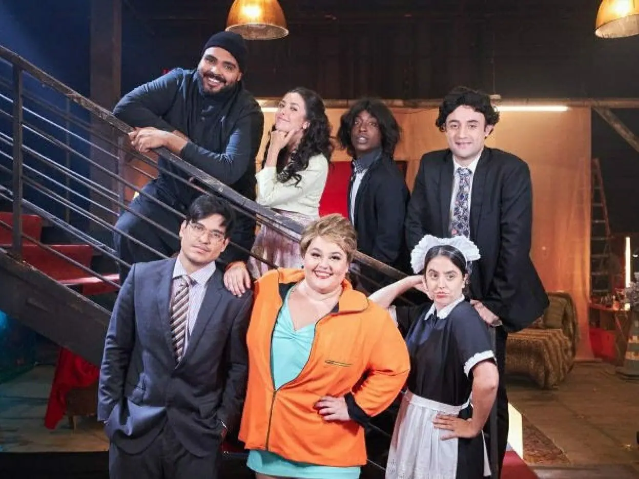 O elenco do Novelei: Paulo Vieira, Thalita Meneghim, Phellyx, Evandro, Gusta, Babu Carreira e Livia La Gato (Ju Pinheiro)