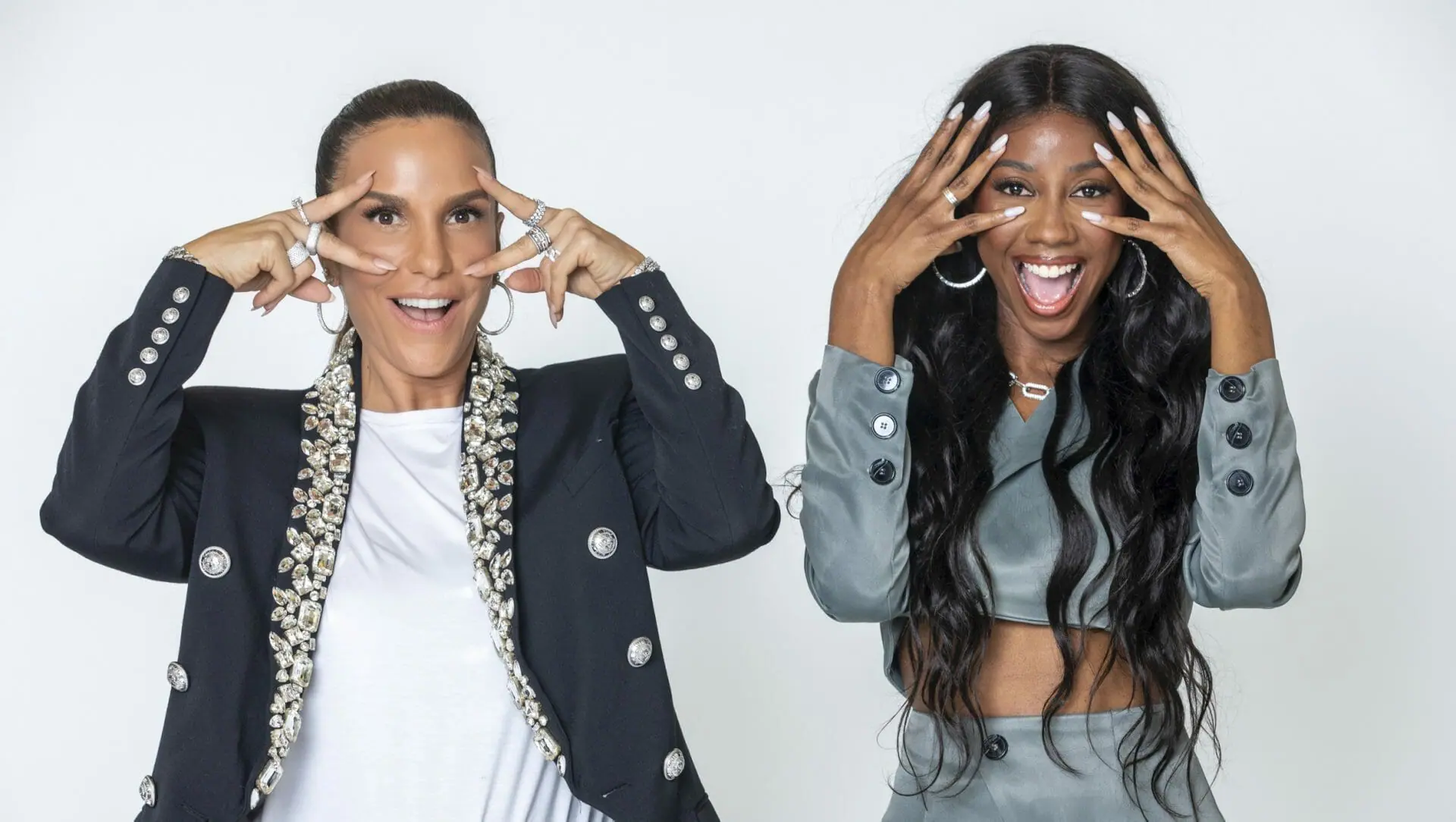 Ivete Sangalo e Camilla de Lucas nos bastidores do The Masked Singer Brasil (Divulgação)