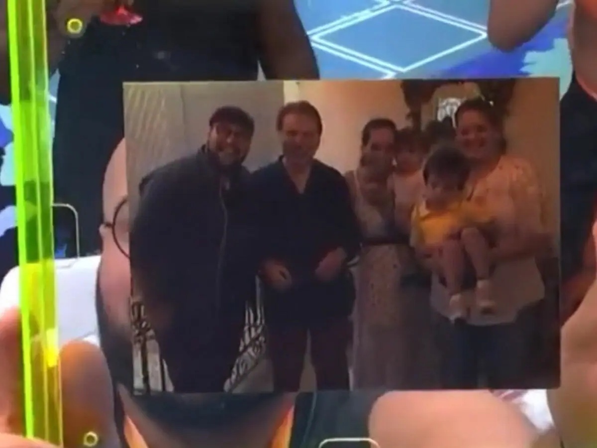 Tiago Abravanel mostra foto da família no BBB 22
