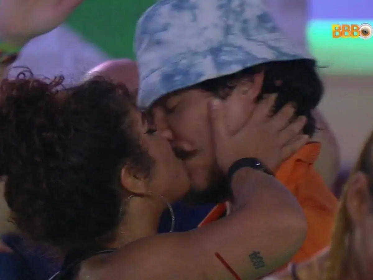 Maria e Eliezer se beijam no BBB 22