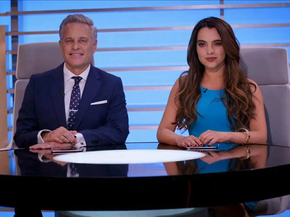 Aléxis Ayala (Sérgio Carranza) e Scarlet Gruber (Julieta) em cena de Se Nos Deixam (Reprodução: Las Estrellas)