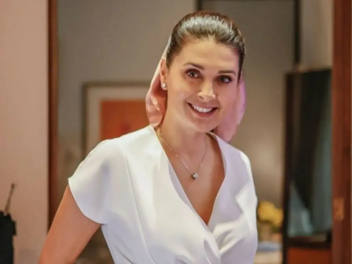 Alice Montiel (Mayrín Villanueva) na novela Se Nos Deixam (Reprodução)