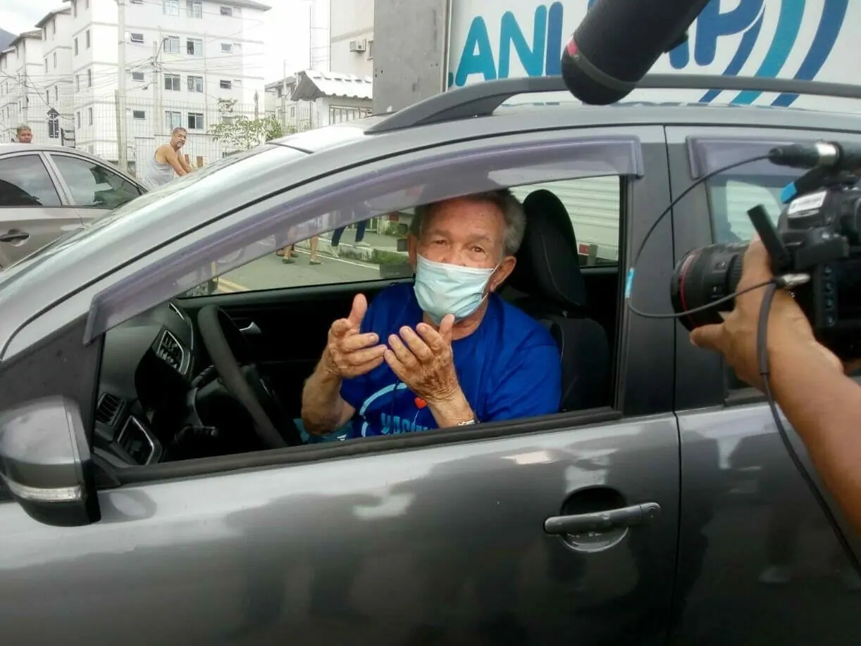 Apresentador Léo Batista