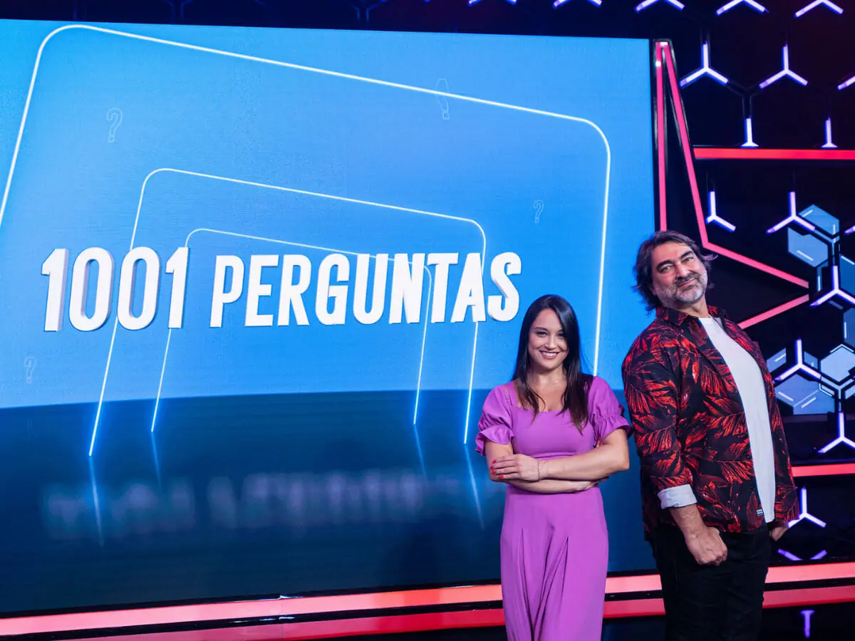 Carla Bigatto e Zeca Camargo no 1001 Perguntas (Divulgação Band)