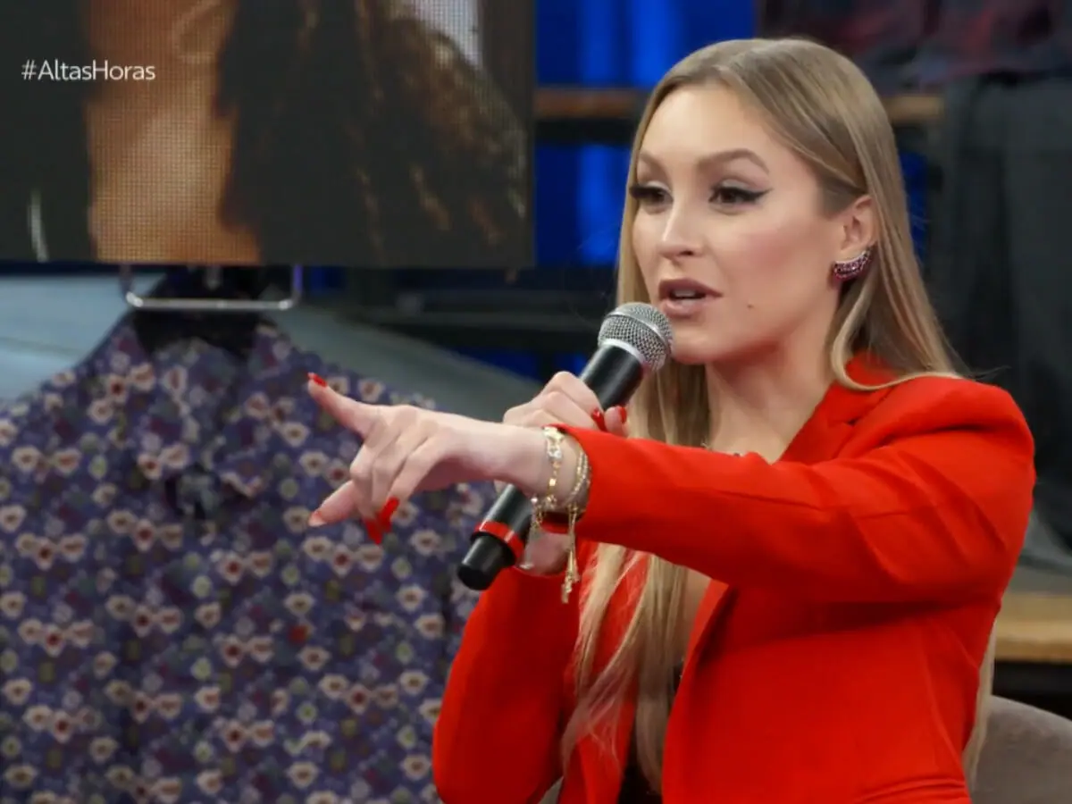 Carla Diaz no Altas Horas (Reprodução/Globo)