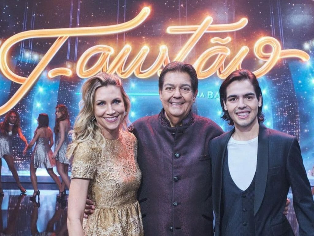 Faustão e seus assistentes na estreia na Band (Reprodução/Band)