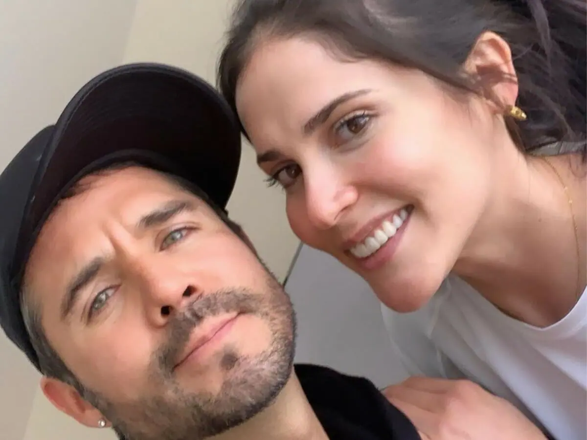 Jose Ron (Pedro) e Eva Cedeño (Helena) são protagonistas de Te Dou a Vida (Reprodução)