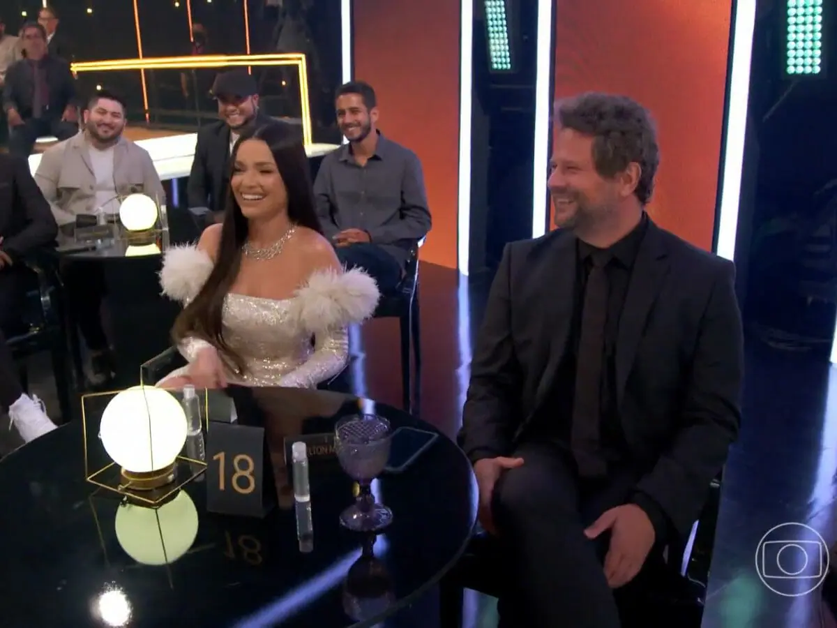 Juliette dividiu a mesa com Selton Mello no Melhores do Ano no Domingão (Reprodução)