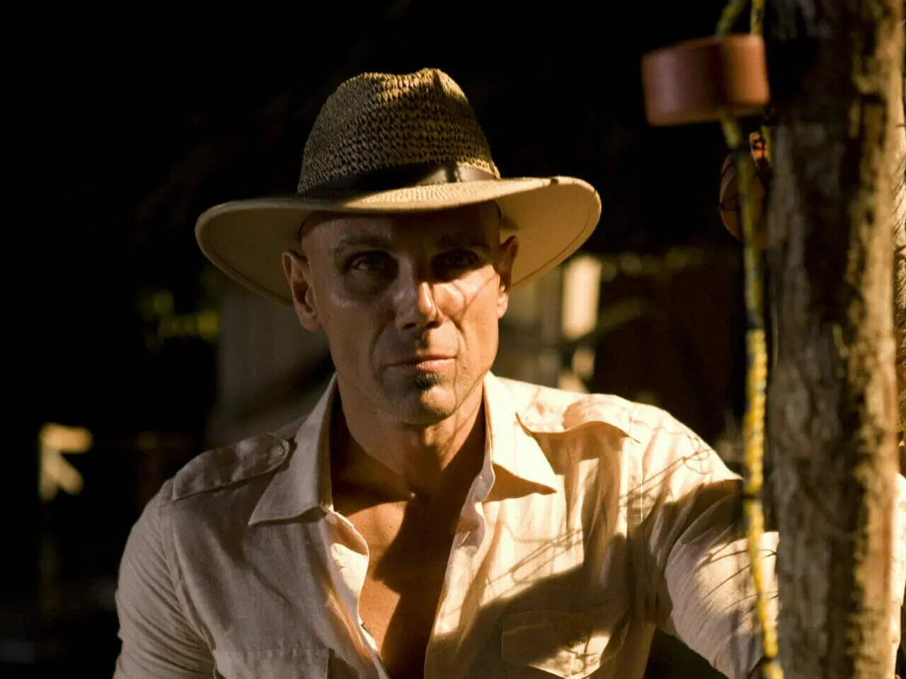 Leon (Manuel Landeta) em Mar de Amor (Divulgação/SBT)