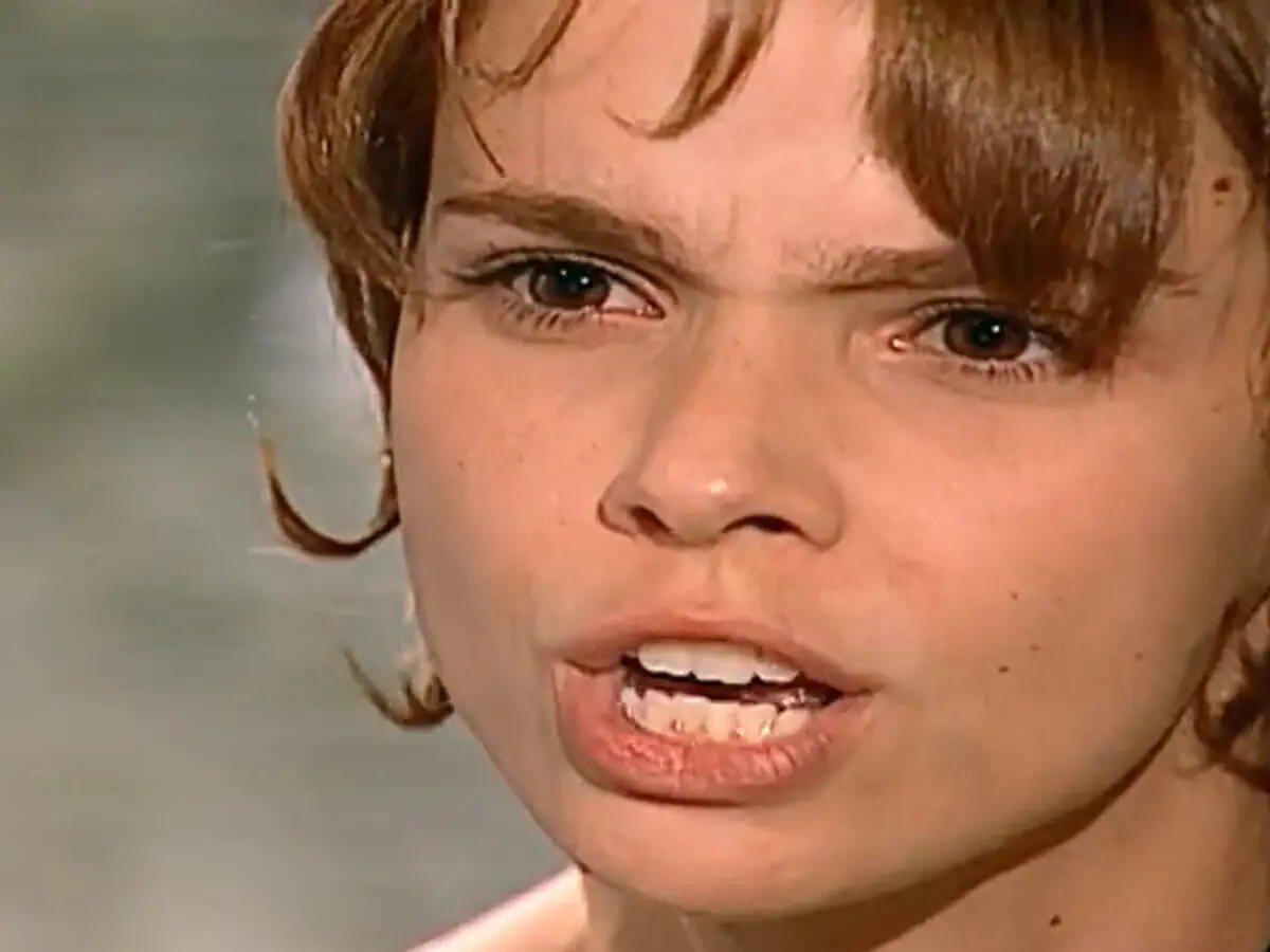 Mel (Débora Falabella) em O Clone