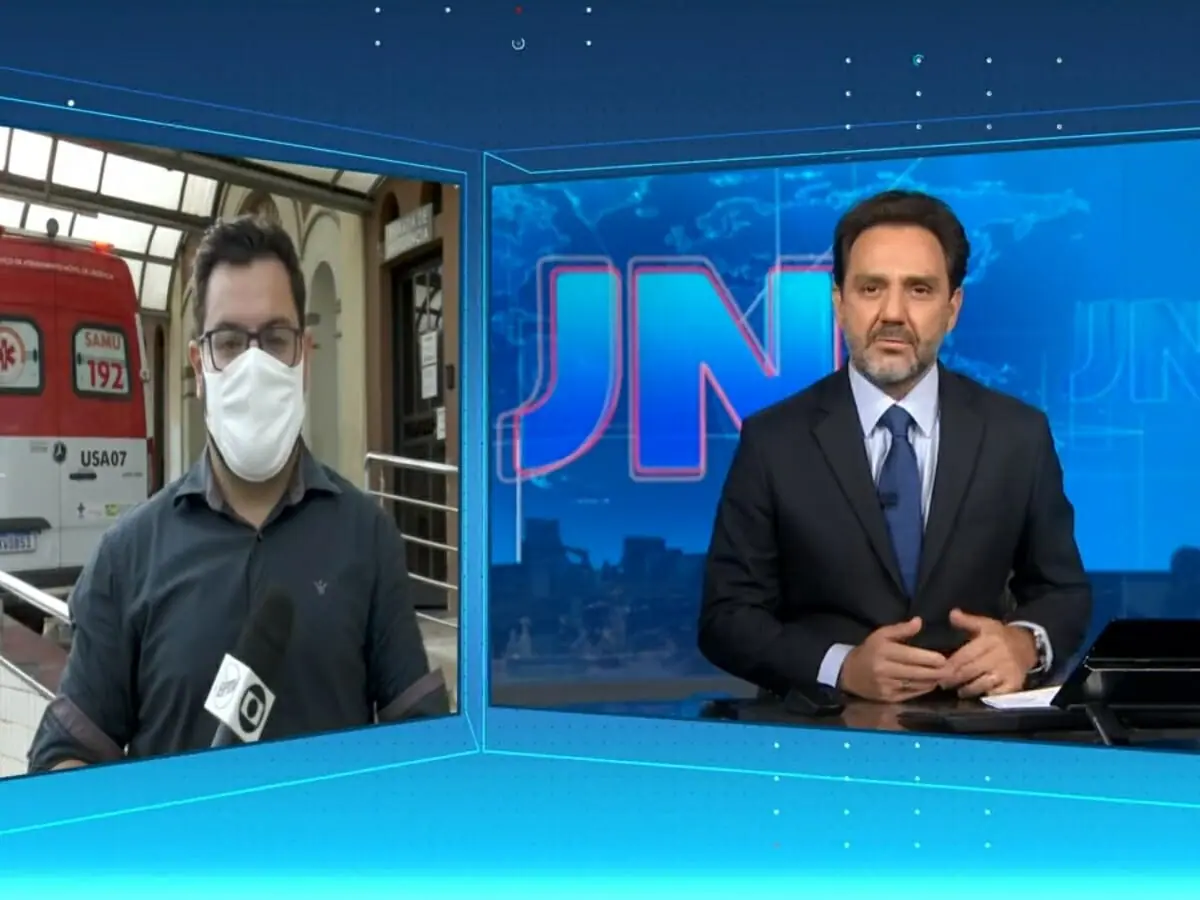 Paulo Renato Soares e o repórter Gustavo Oliva em plantão da Globo