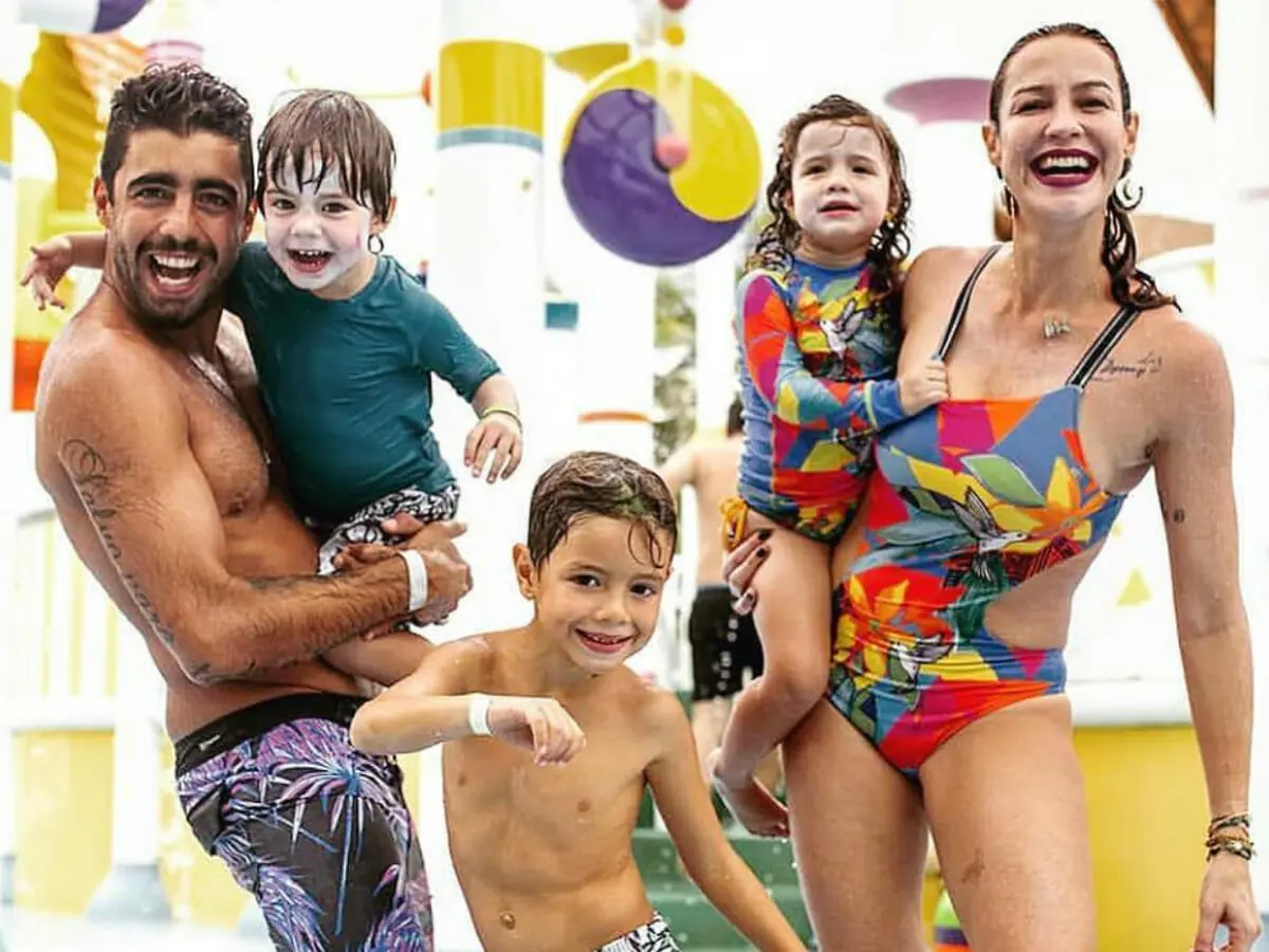 Pedro Scooby, Luana Piovani e os três filhos Dom, Liz e Bem (Reprodução)