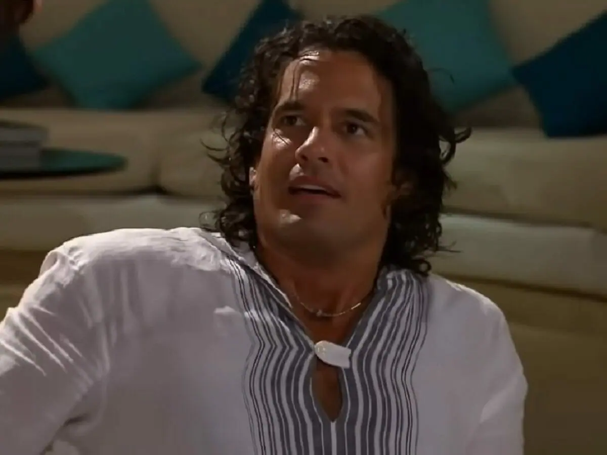Vítor Manuel (Mario Cimarro) em Mar de Amor
