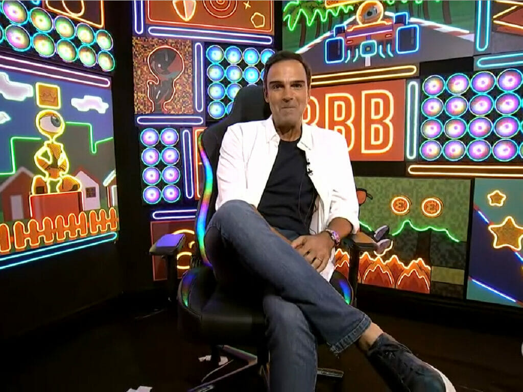 Tadeu Schmidt mostra o novo confessionário do BBB 22 (Reprodução/GloboPlay)