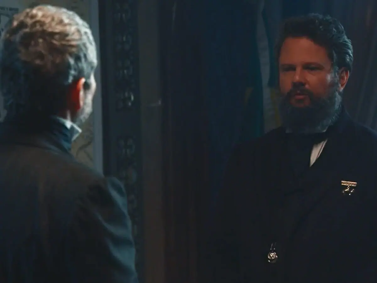 Tonico (Alexandre Nero) e Dom Pedro II (Selton Mello) em Nos Tempos do Imperador
