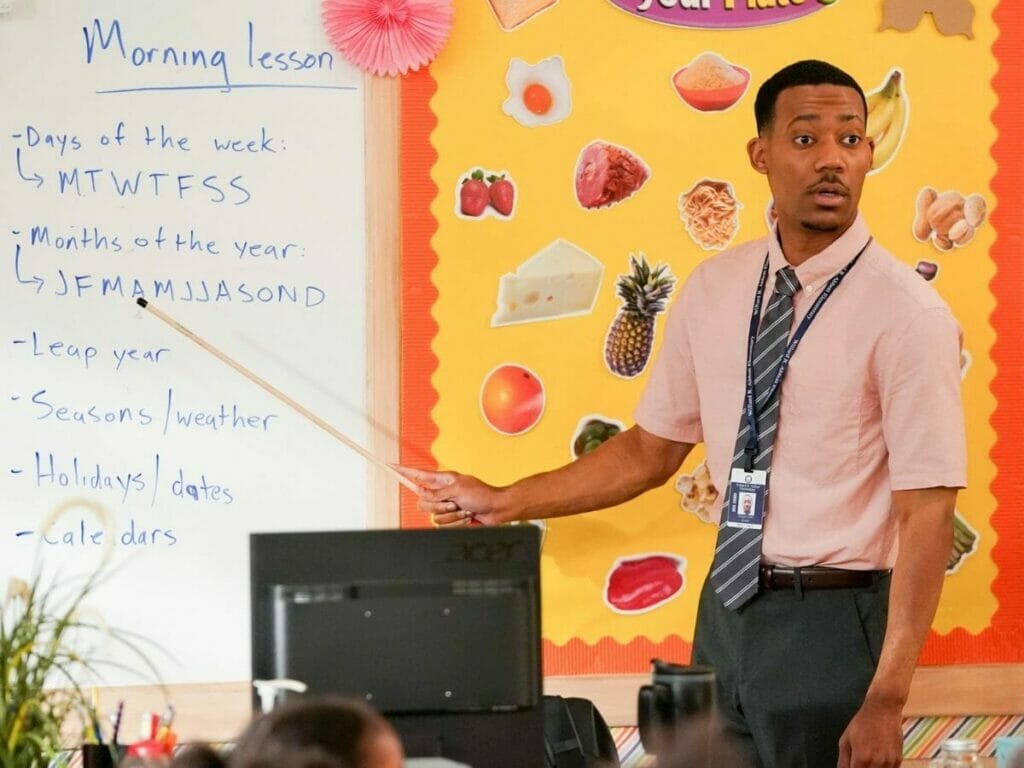 Tyler James Williams na pele de um professor em Abbott Elementary