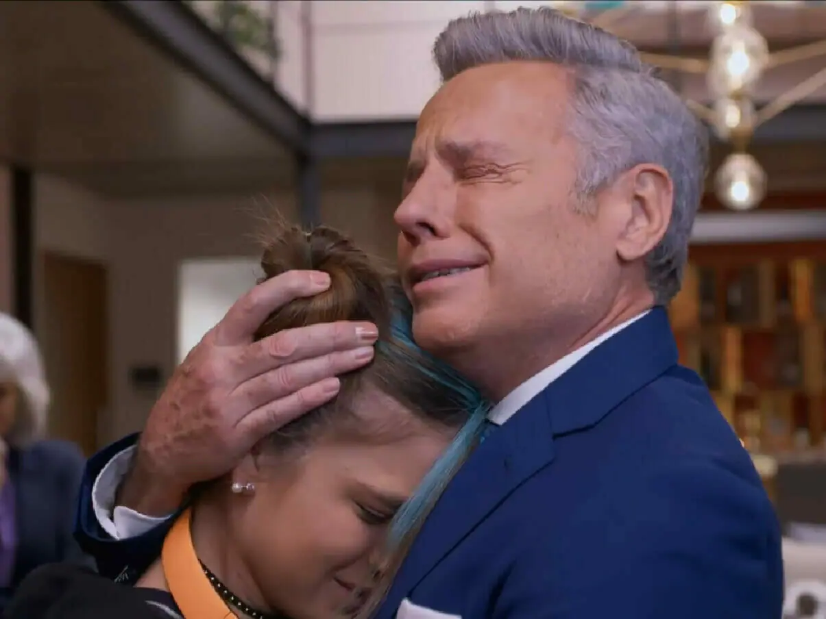 Miranda (Isidora Vives) e Sérgio (Alexis Ayala) em Se Nos Deixam (Reprodução/YouTube)