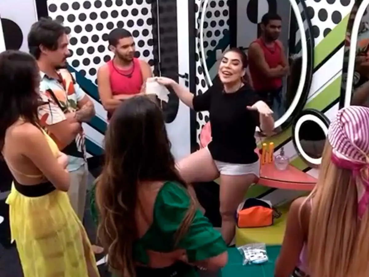 Naiara Azevedo canta música que gravou com Marília Mendonça para colegas