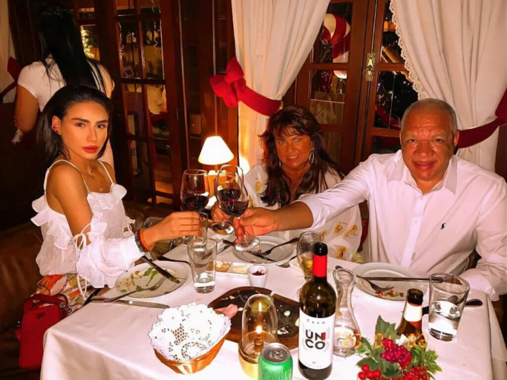 Stephanie Paula com os pais, Fátima e Adelmo