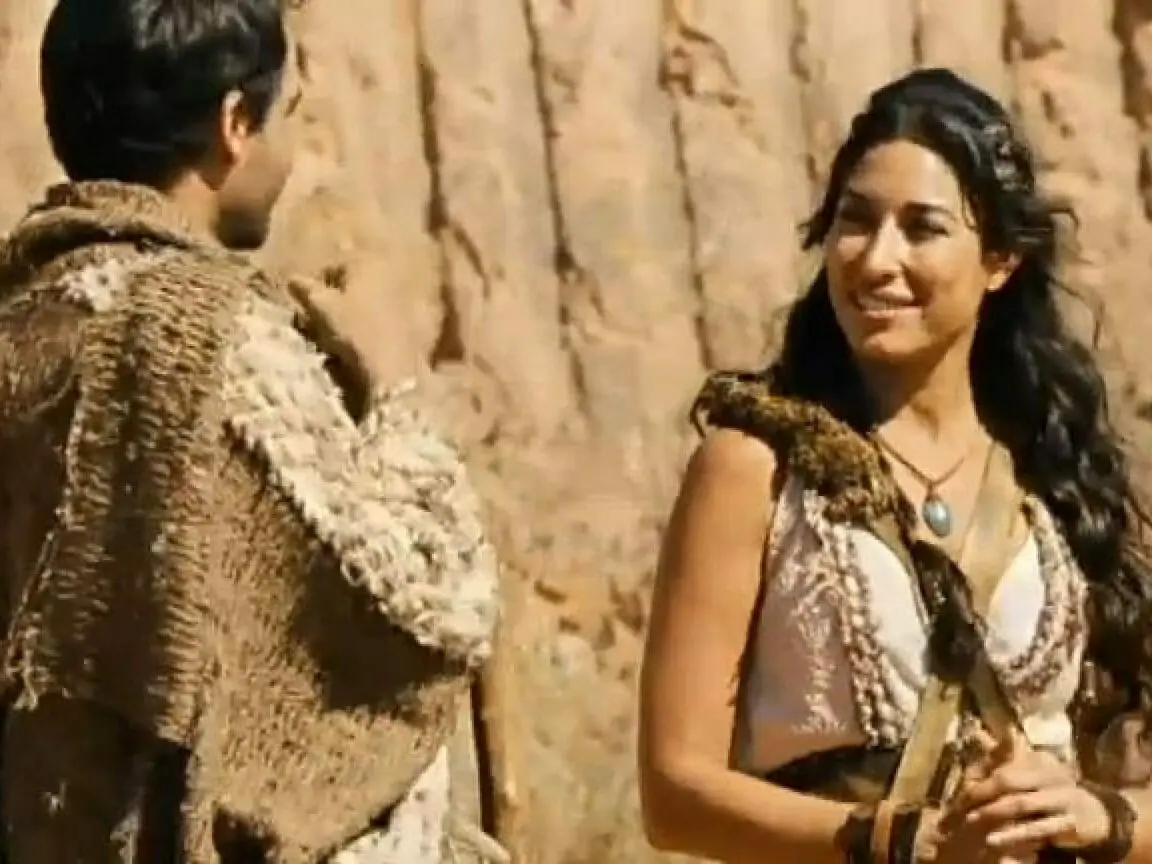 Moisés (Guilherme Winter) e Zípora (Giselle Itié) em A Bíblia (Reprodução/Record TV)