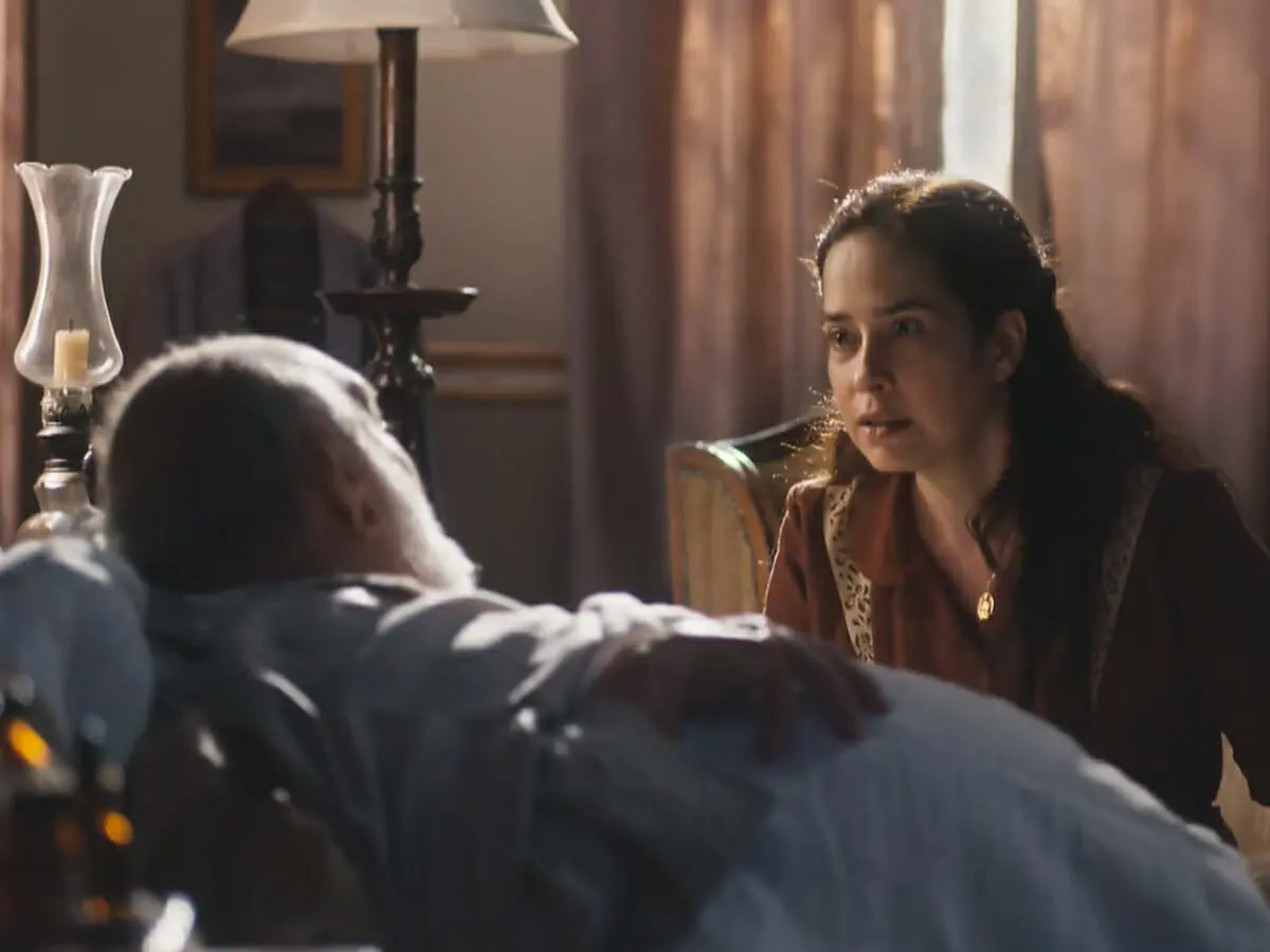 Afonso (Lima Duarte) e Heloísa (Paloma Duarte) em Além da Ilusão