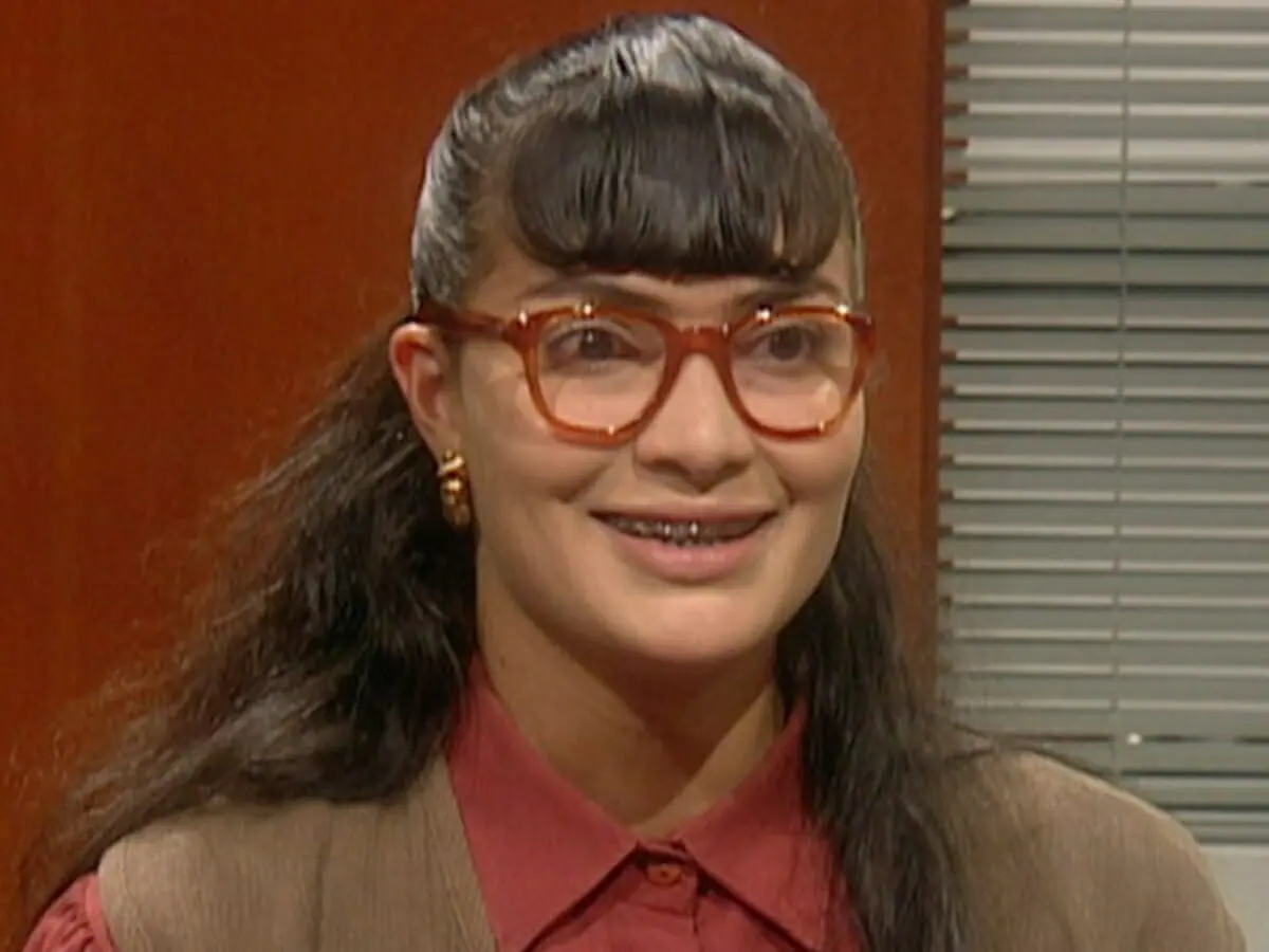Ana María Orozco como Betty em Betty, a Feia (Reprodução: RNC)