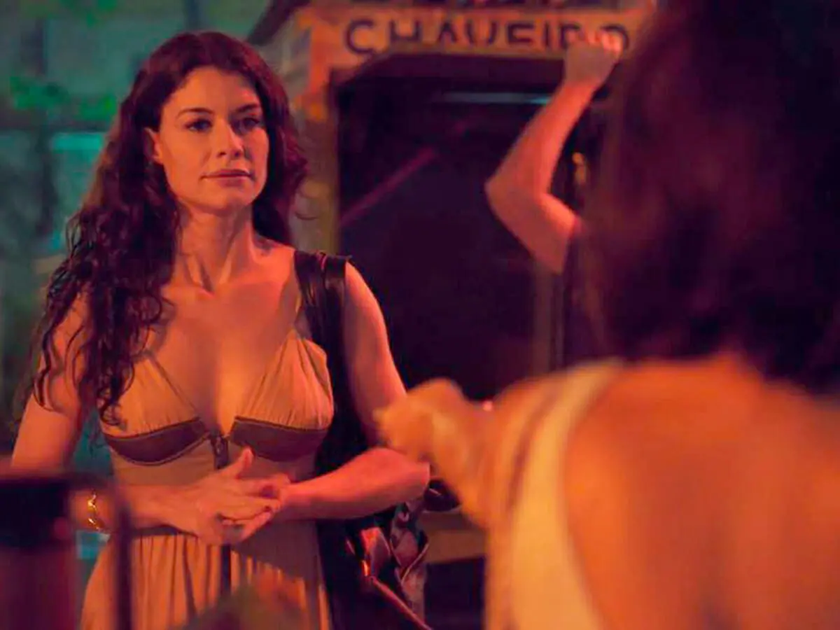 Bárbara (Alinne Moraes) e Lara (Andreia Horta) em Um Lugar ao Sol
