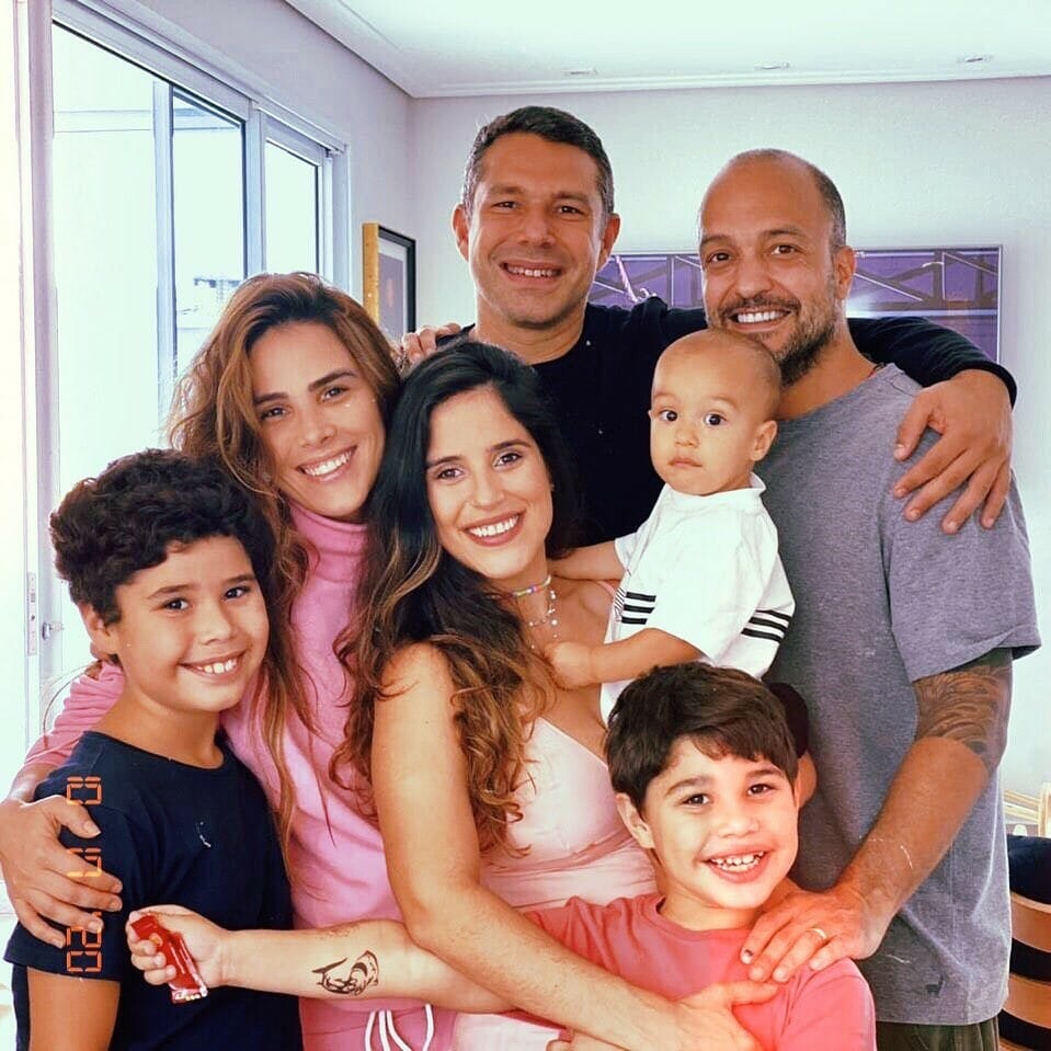 Camilla Camargo com a irmã Wanessa e família