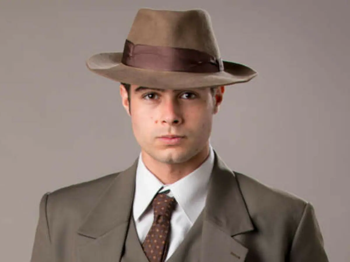 Davi (Rafael Vitti) engana Violeta (Malu Galli) em Além da Ilusão