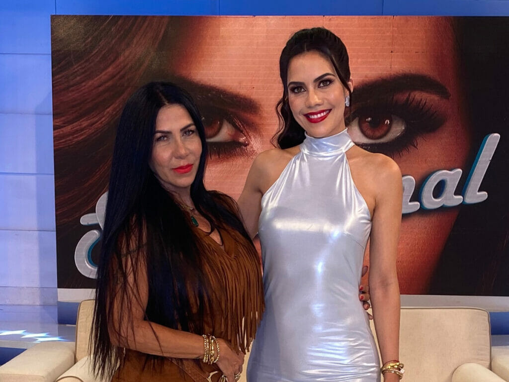 Denize Taccto, ex-mulher de Gerson Brenner, com Daniela Albuquerque do Sensacional (Divulgação)