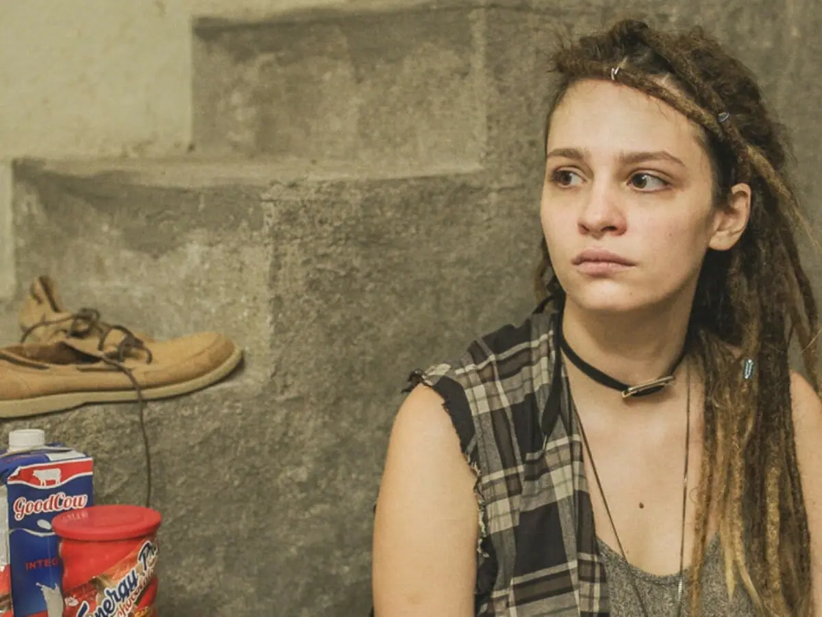 Joy (Lara Tremouroux) em Um Lugar ao Sol (Globo/Divulgação)
