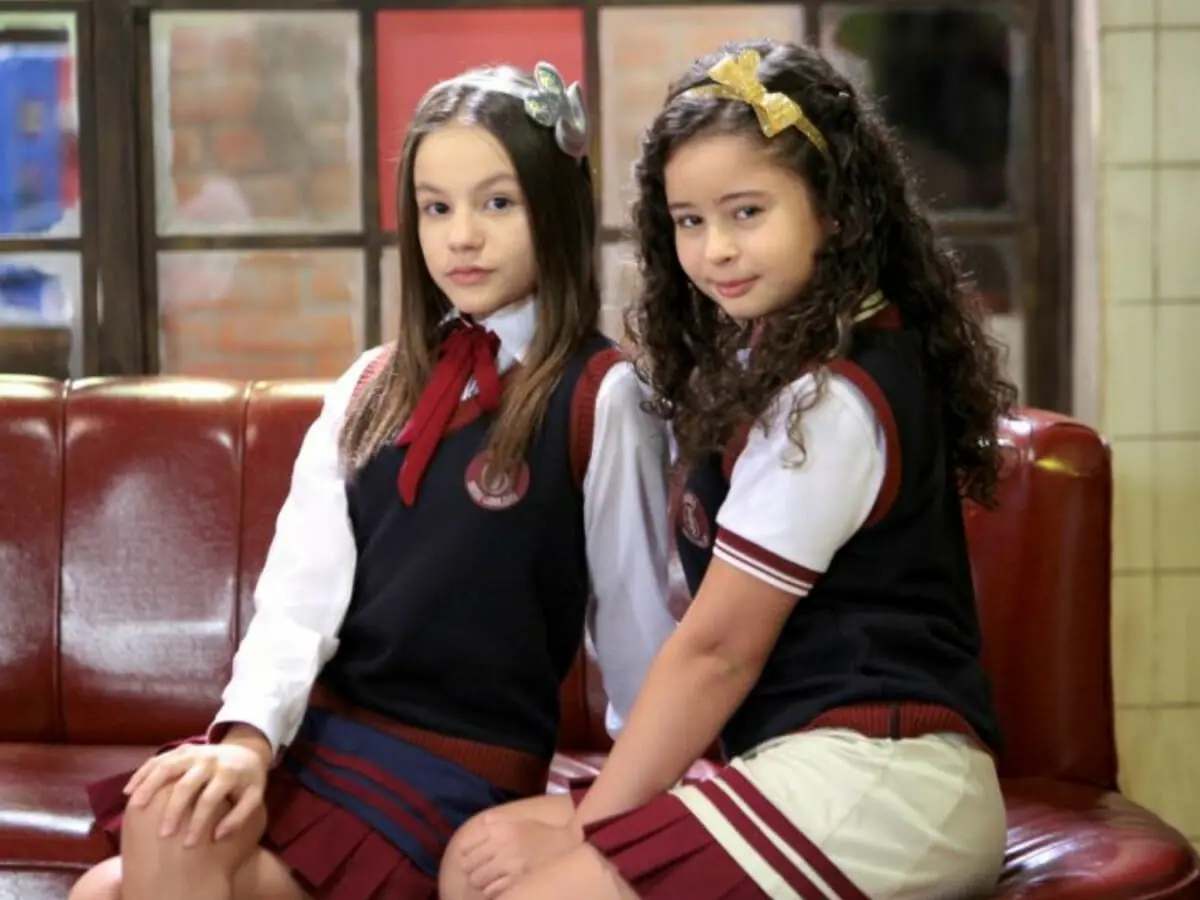Filipa (Bela Fernandes) e Yasmin (Bia Lanutti) em As Aventuras de Poliana (Reprodução/SBT)