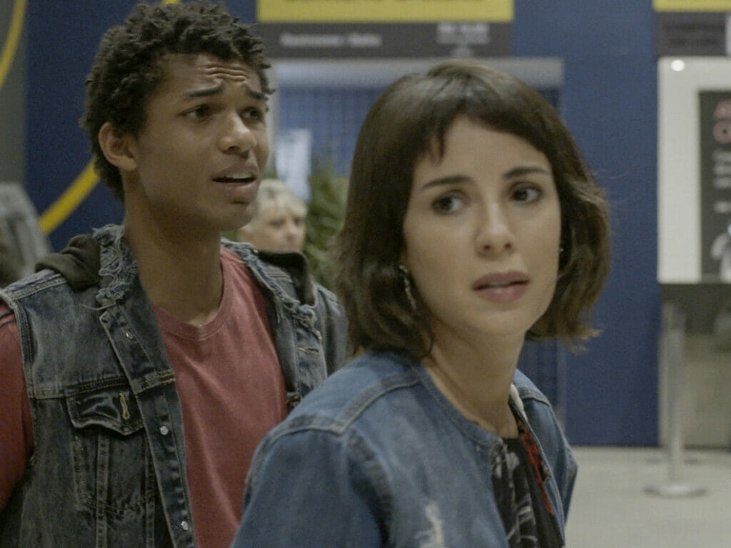 Lara (Andréia Horta) e Ravi (Juan Paiva) em Um Lugar ao Sol (Globo/Divulgação)