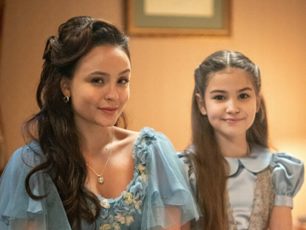Elisa (Larissa Manoela) e Isadora (Sofia Budke) em Além da Ilusão (Paulo Belote/Globo)