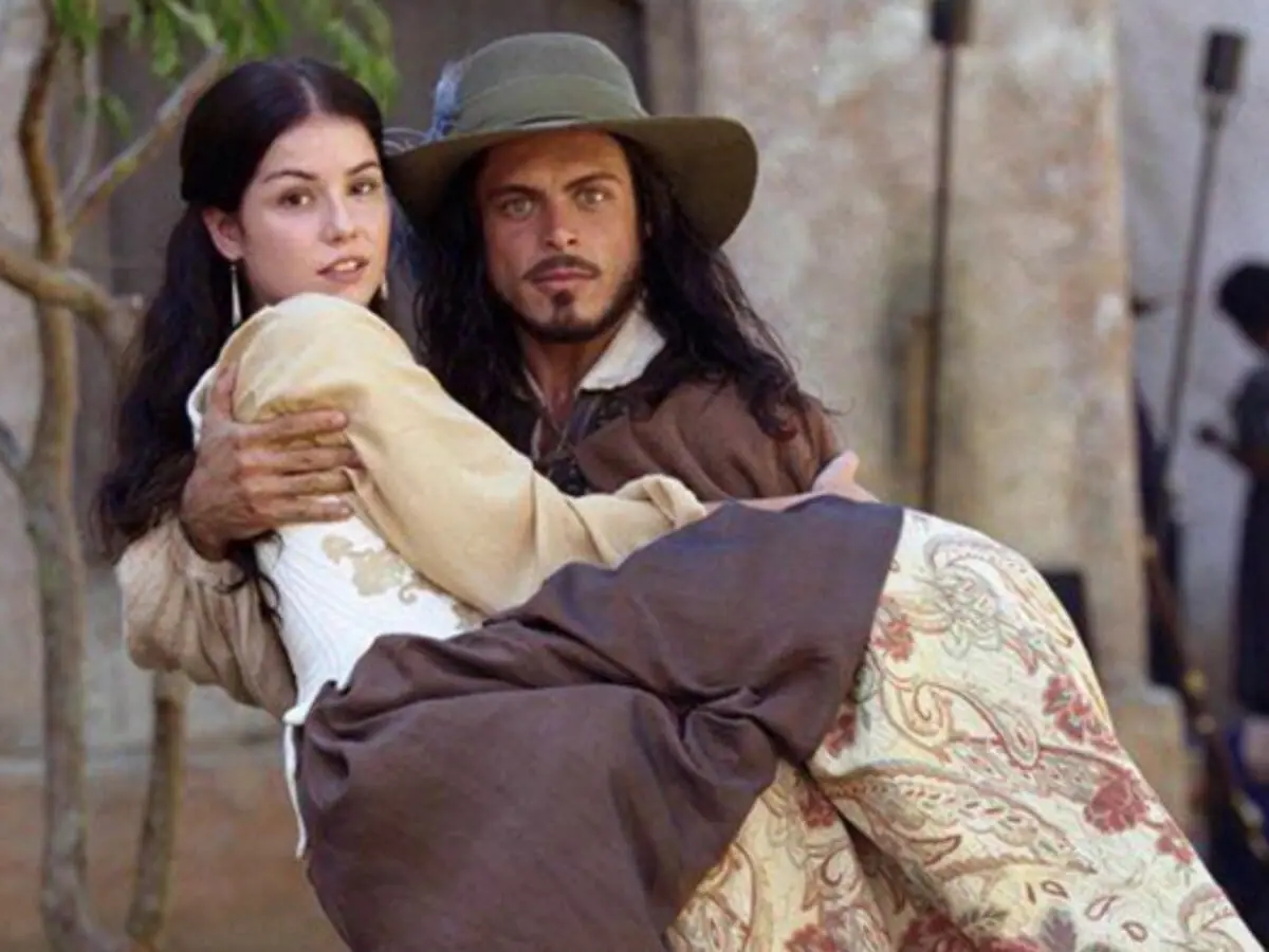 Deborah Secco e Luigi Baricelli em A Padroeira (Globo/Reprodução)
