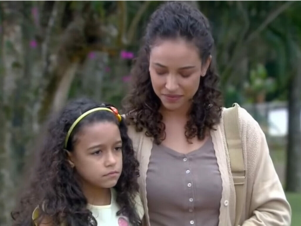 Lulu (Luiza Nery) chega ao internato (Reprodução/SBT)