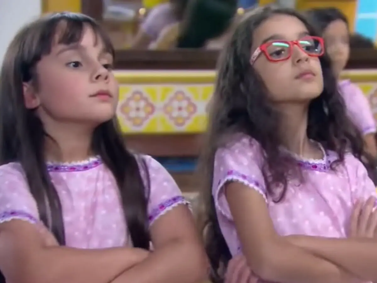 Frida (Sienna Belle) e Bárbara (Renata Randel) em Carinha de Anjo (Reprodução/SBT)
