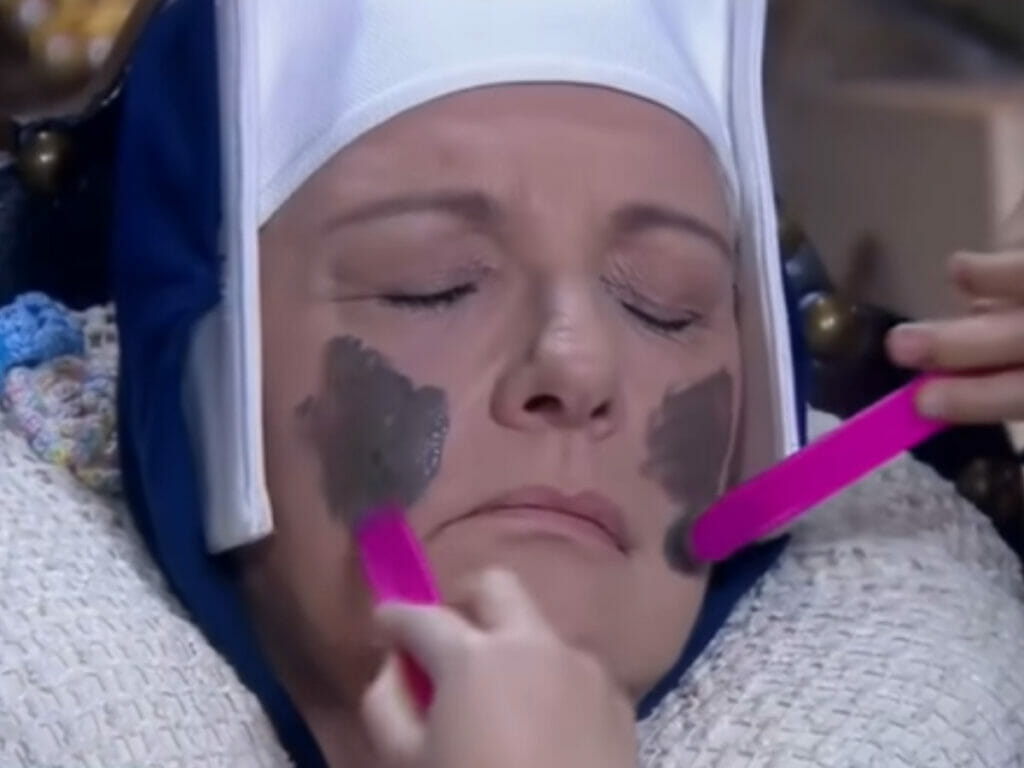 Madre Superiora (Eliana Guttman) em Carinha de Anjo (Reprodução/SBT)
