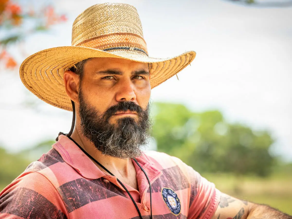 Alcides (Juliano Cazarré) em Pantanal (Globo/João Miguel Júnior)