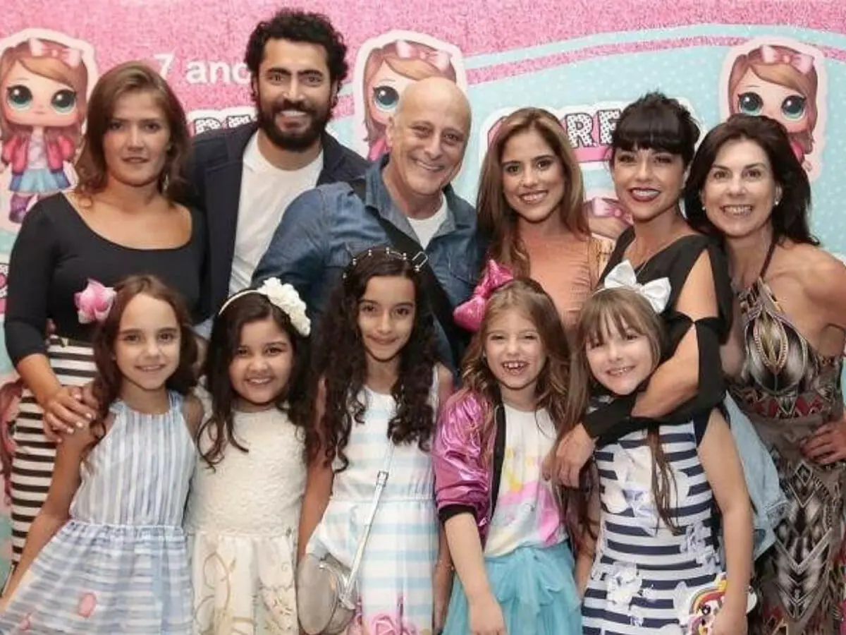 Elenco da novela Carinha de Anjo do SBT (Reprodução)